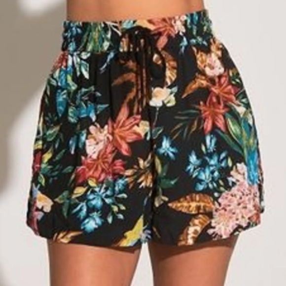 Nwt. High Waist Black and Red Shorts with Elastic Waistband - Picture 2 of 8